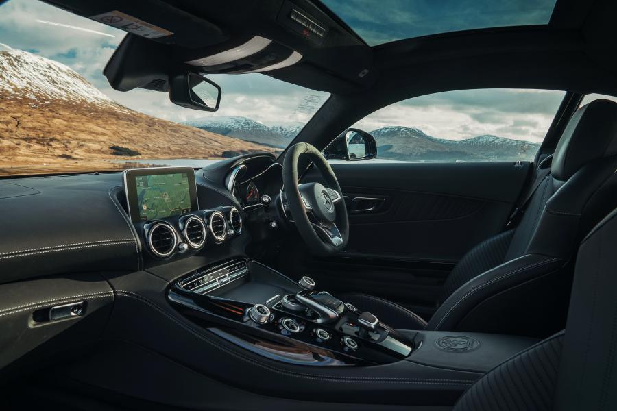 Интерьер Mercedes-AMG GT C (C190) 2017 года  (UK) (фото 7 из 40)